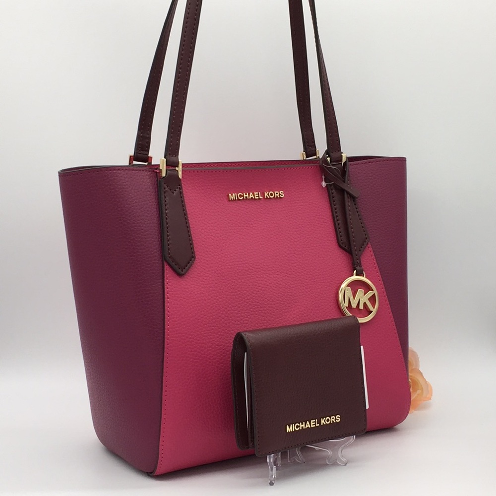 MICHAEL KORS KIMBERLY SM BONDED TOTE & WALLET SET - Picture 2 of 8
